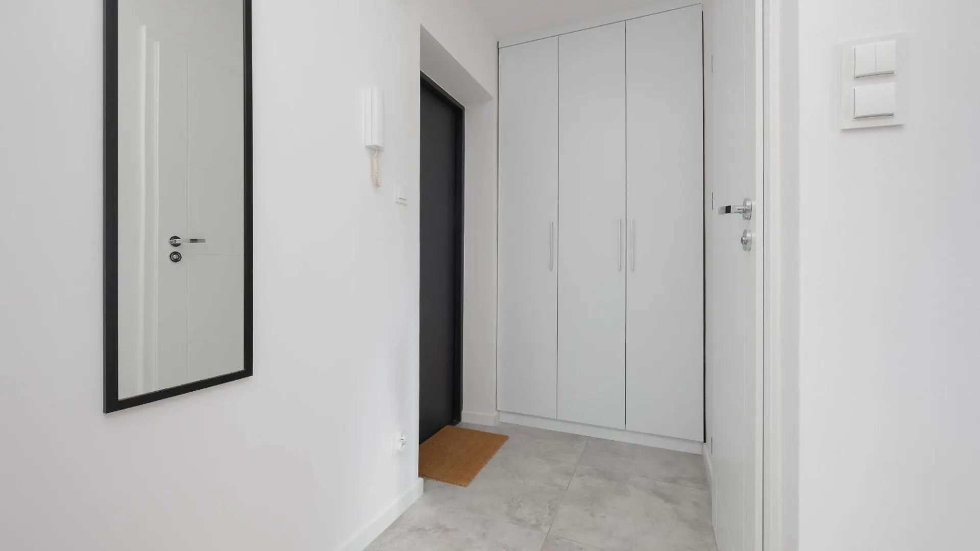 City Park Studio Apartment Solec Warsaw By Renters Poland