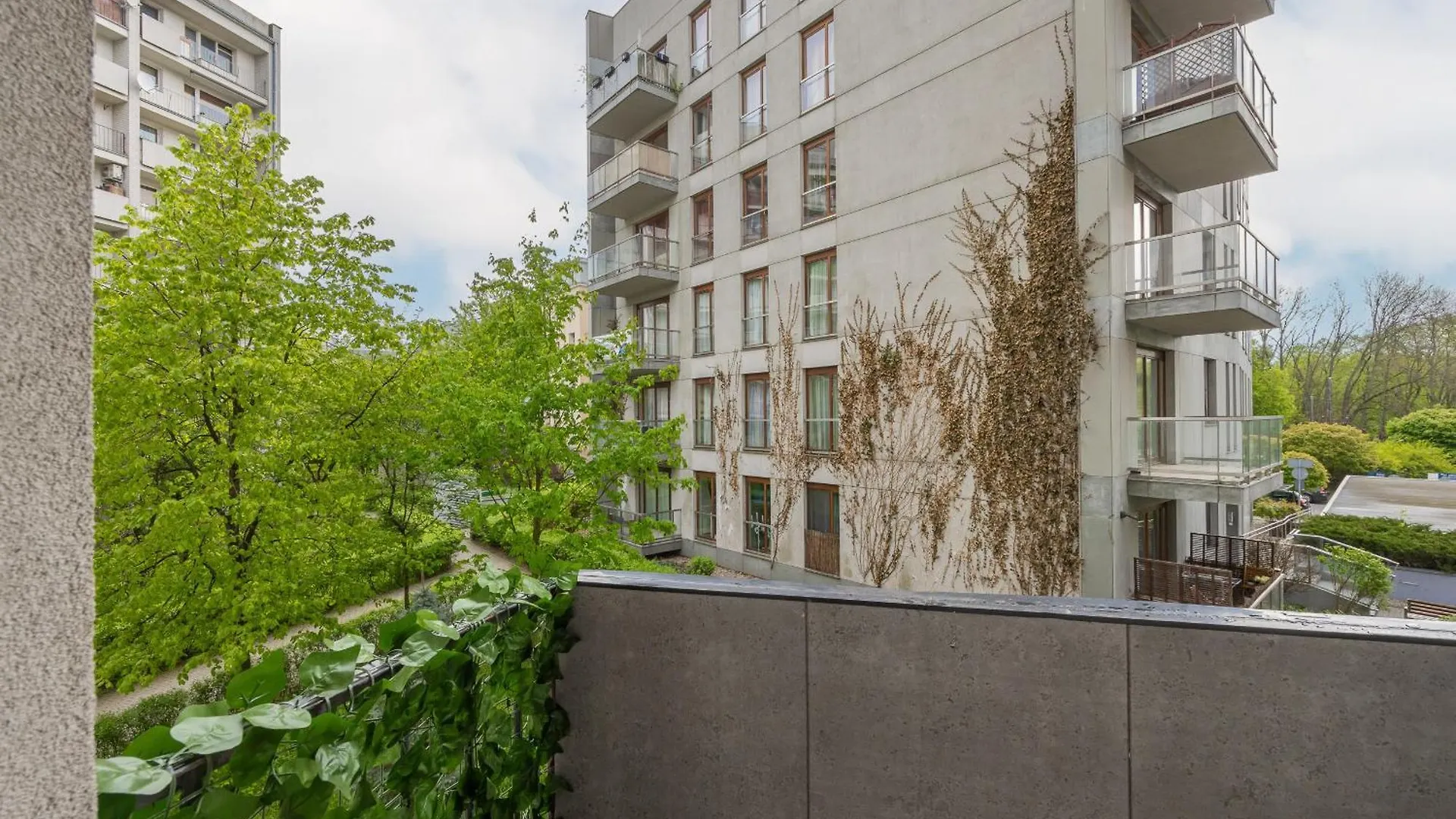 City Park Studio Apartment Solec Warsaw By Renters